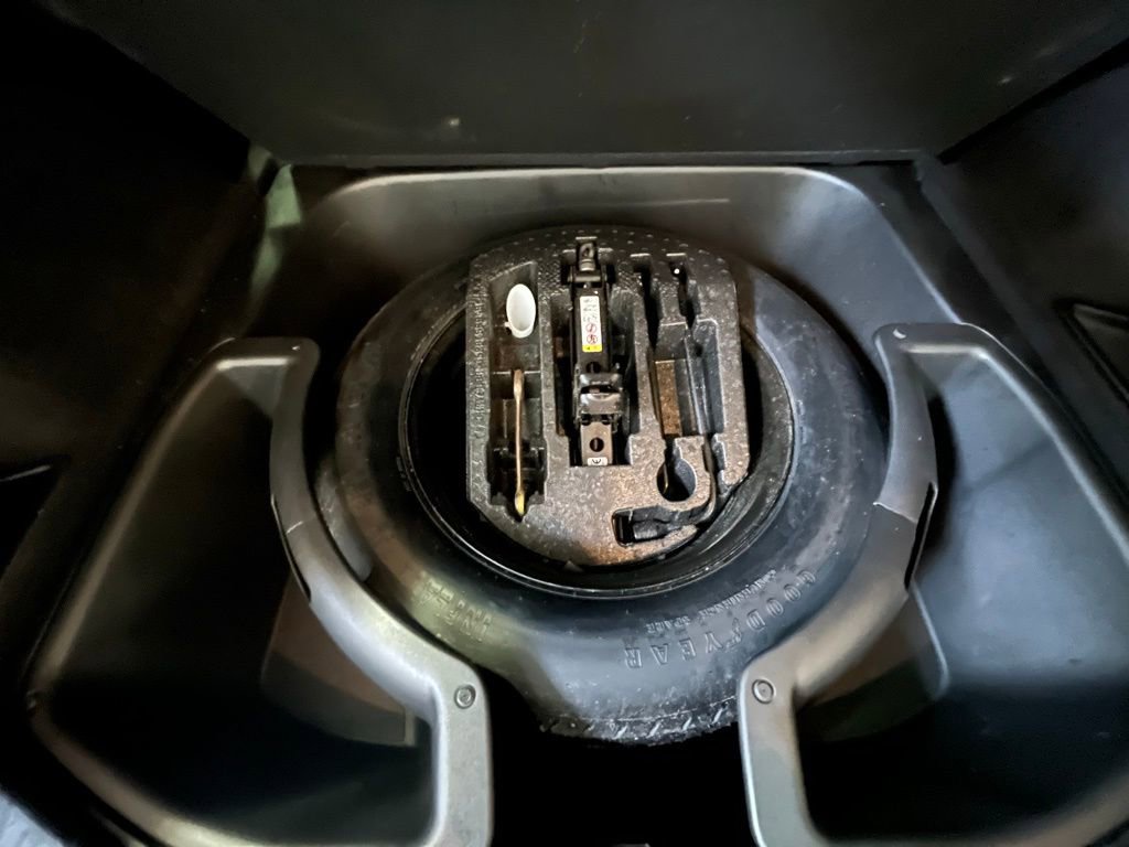 Used 2018 Jeep Grand Cherokee Laredo image 28