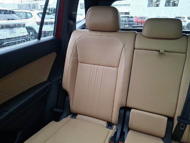 Used 2024 Volkswagen Tiguan SE R-Line AWD/4WD image 18