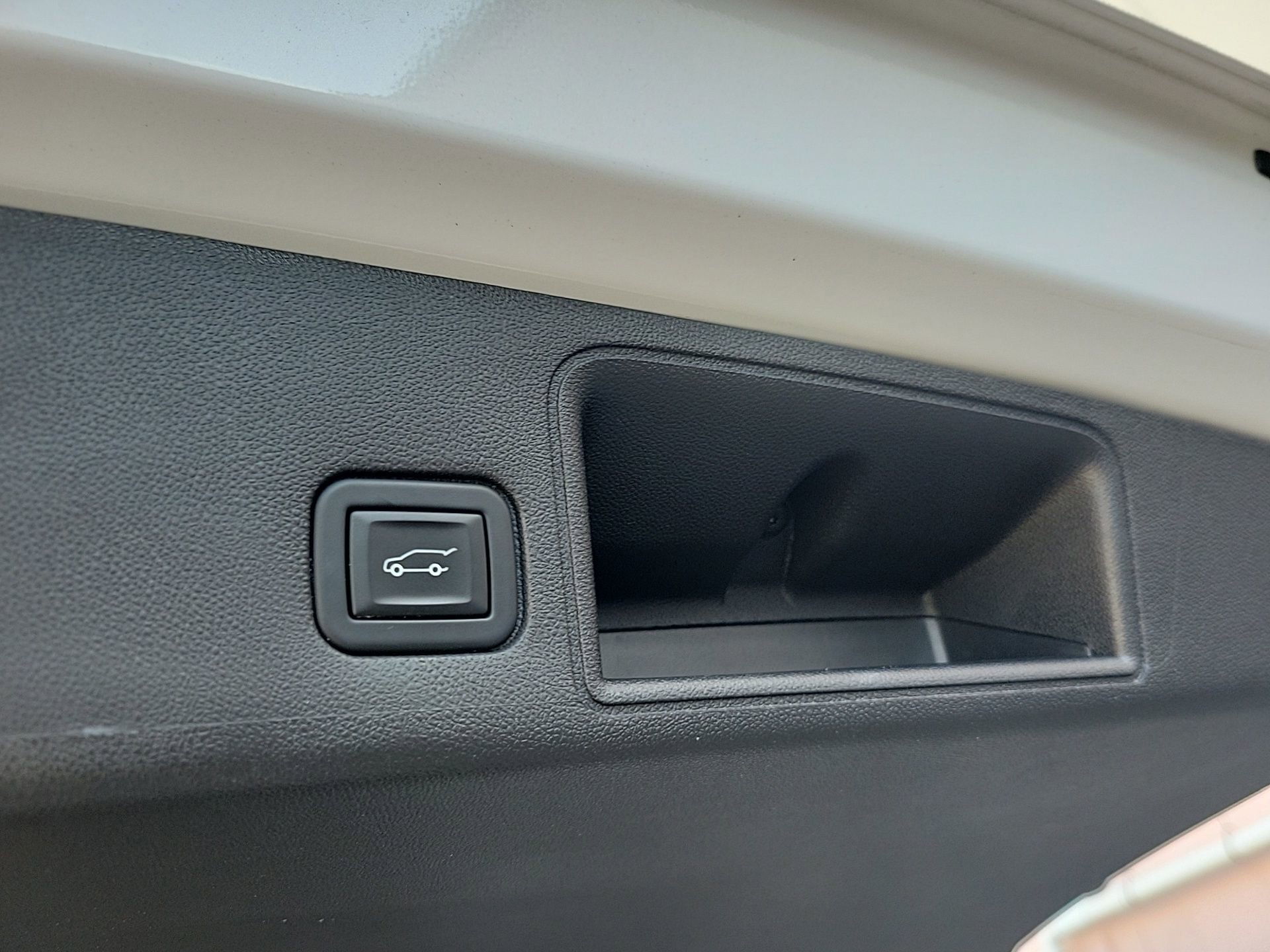 Used 2023 GMC Terrain SLT w/ LPO, Floor Liner Package image 18