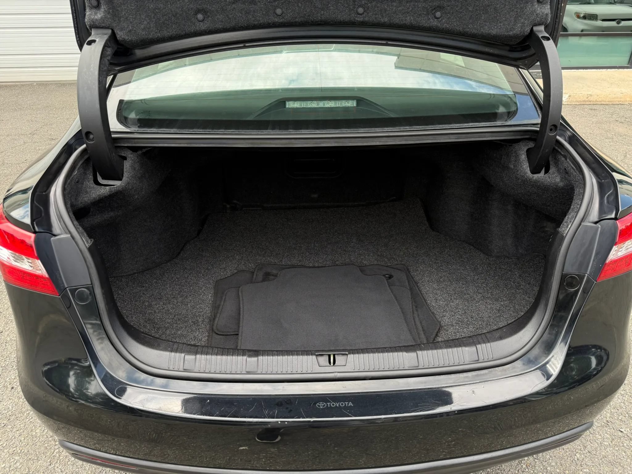 Used 2013 Toyota Avalon XLE Touring FWD image 28