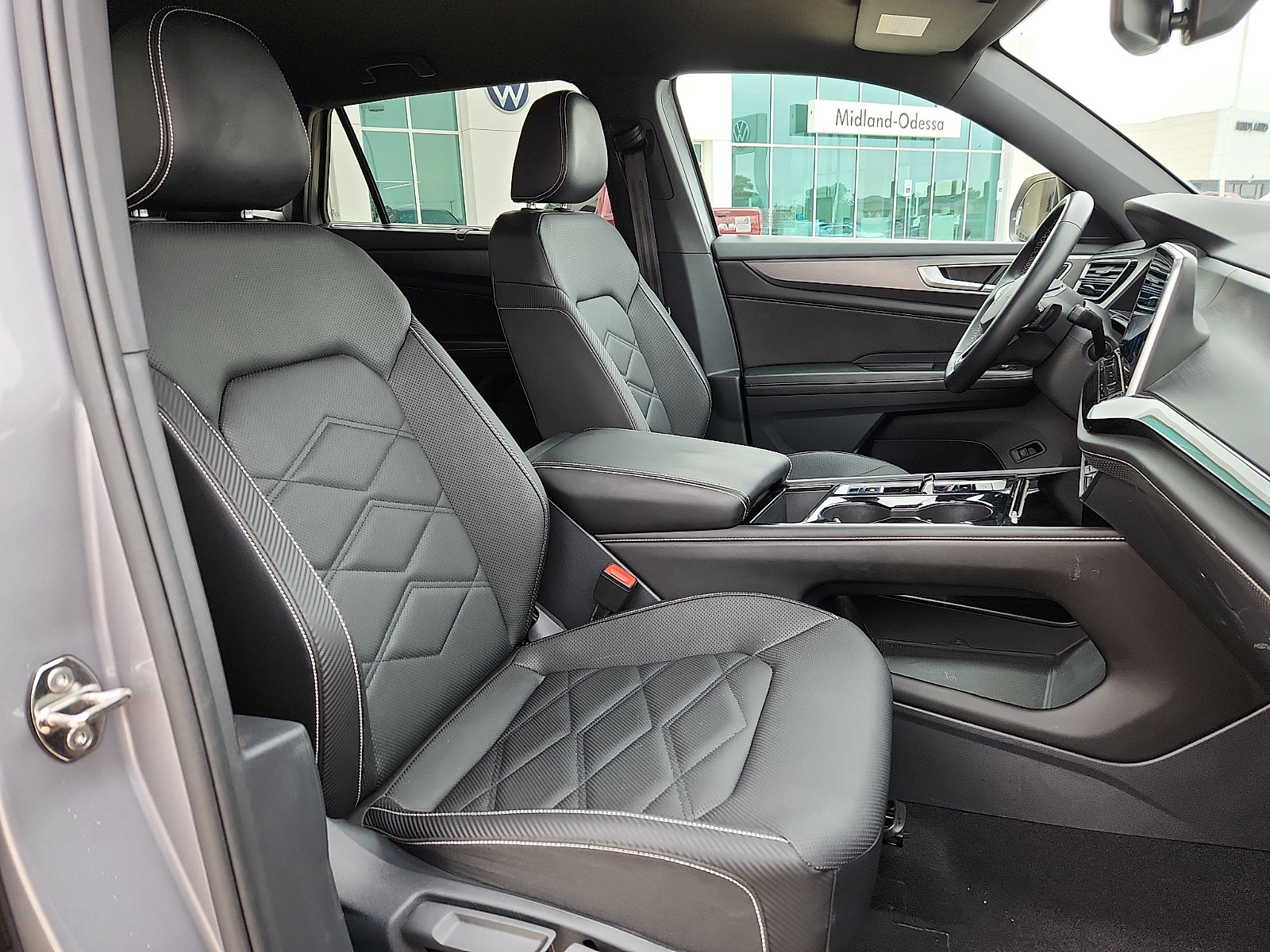Used 2025 Volkswagen Atlas Cross Sport SE FWD image 15