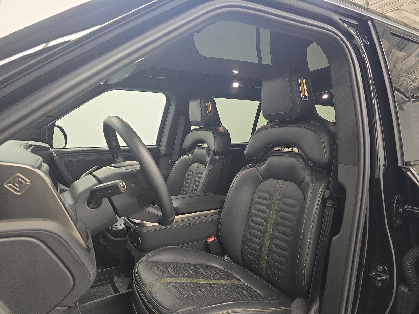 Used 2024 Rivian R1S Adventure AWD/4WD image 20