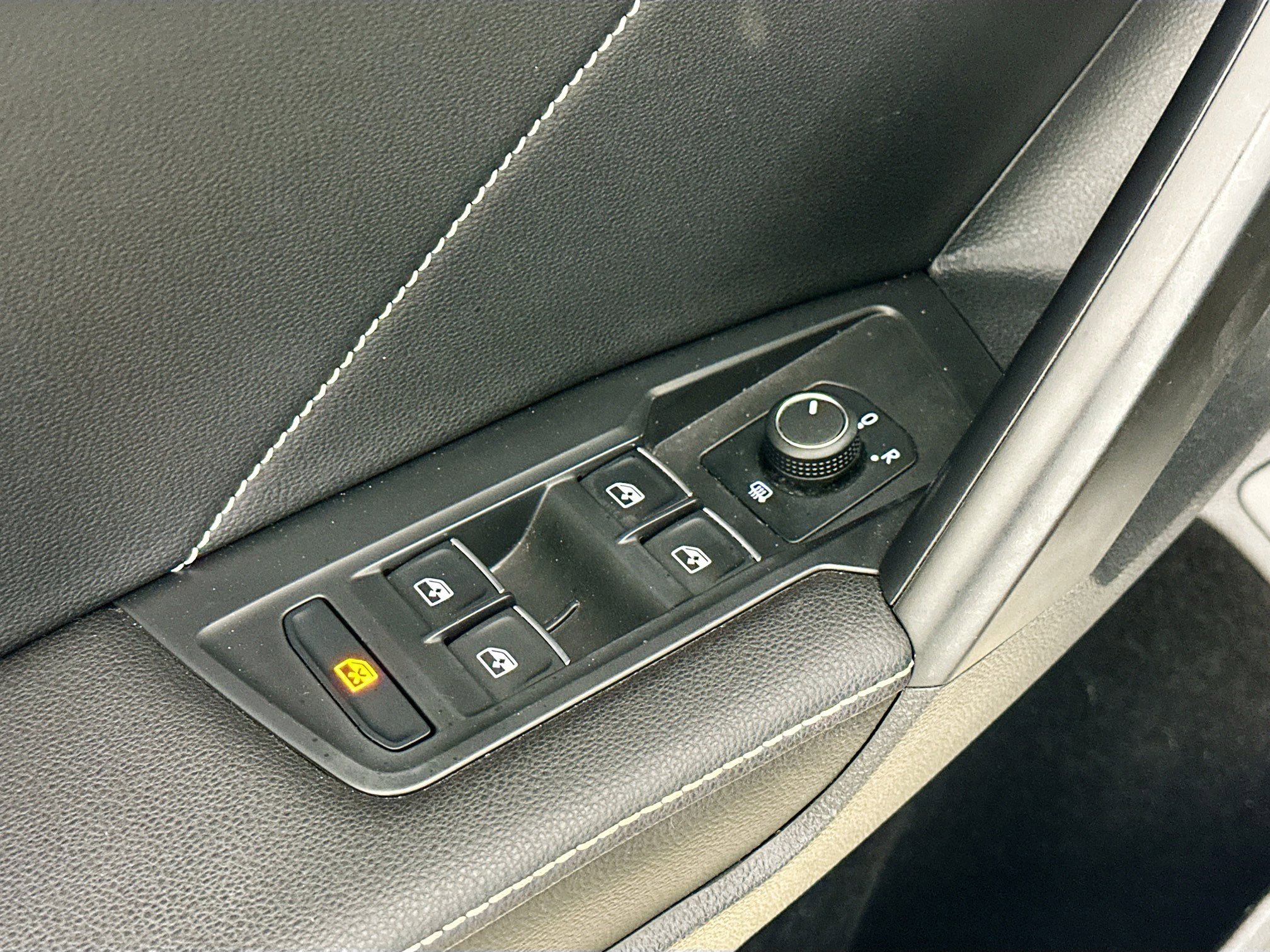 Used 2022 Volkswagen Tiguan SE AWD/4WD image 17