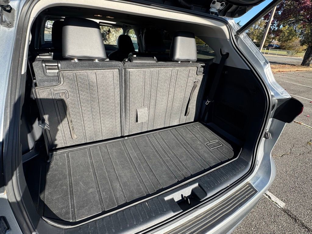 Used 2022 Toyota Highlander XLE image 35