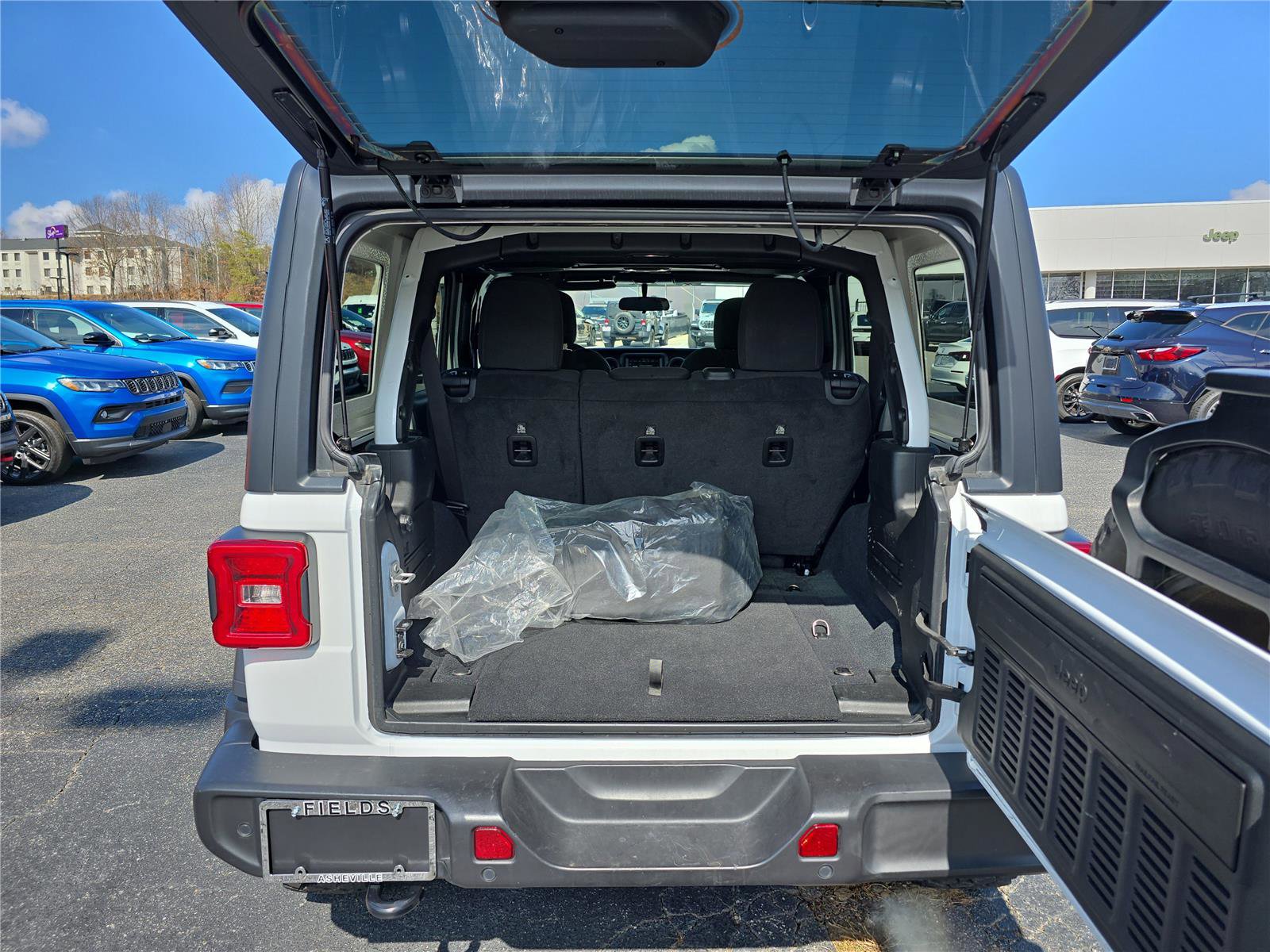 Used 2022 Jeep Wrangler Unlimited Sport image 5