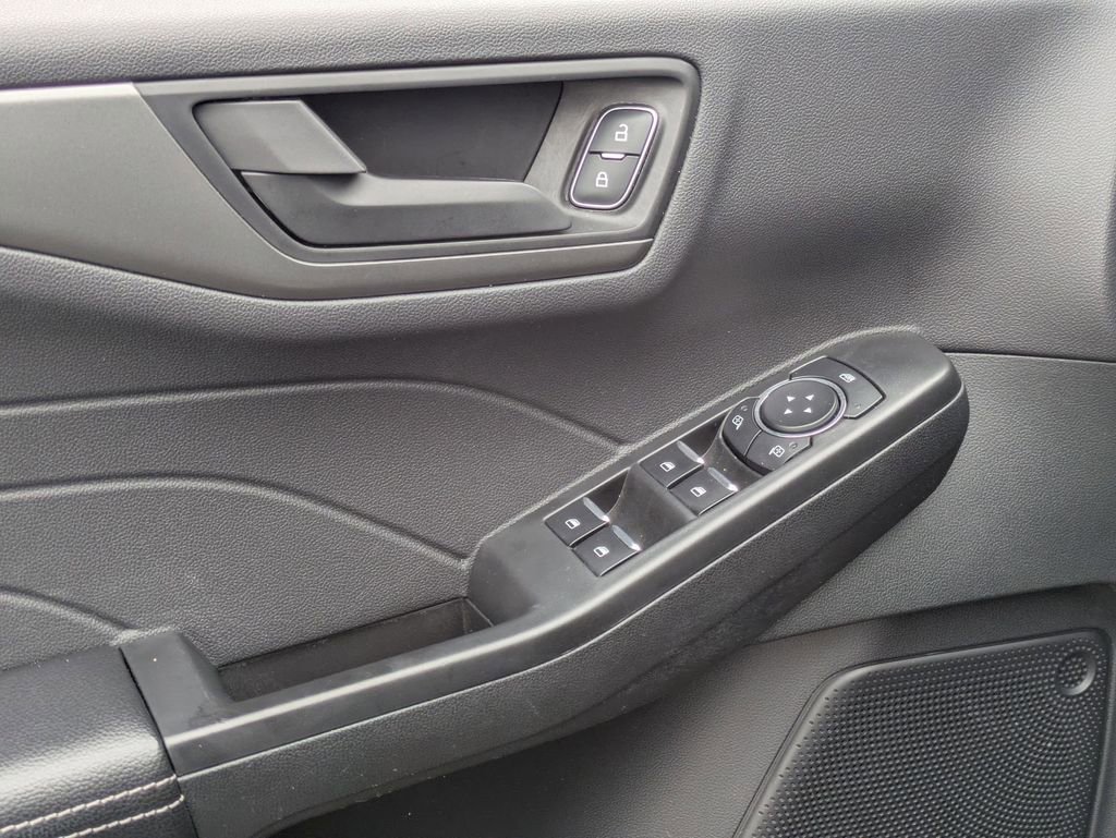 Used 2025 Ford Escape Active AWD/4WD image 16
