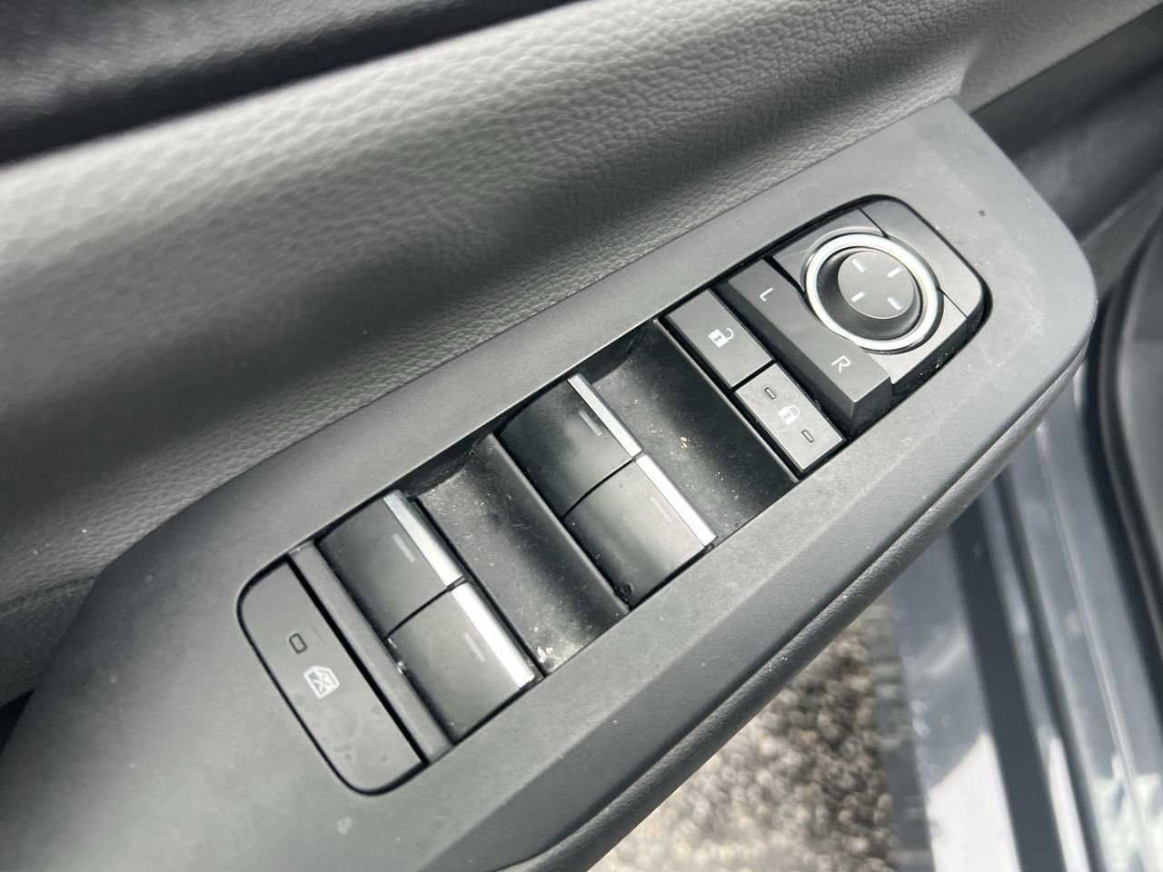 Used 2024 Toyota Prius XLE FWD image 15