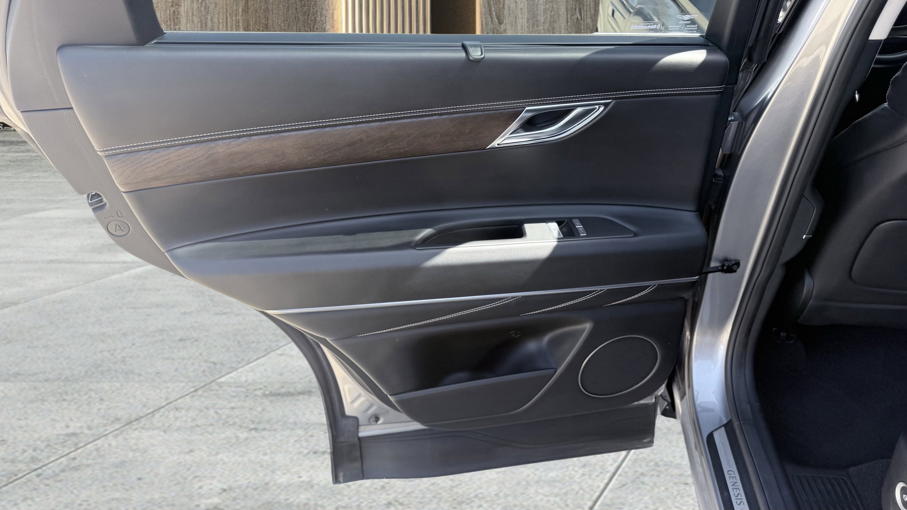 Used 2024 Genesis GV80 2.5T image 27