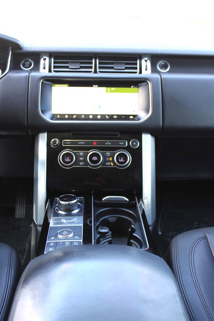 Used 2017 Land Rover Range Rover HSE image 13