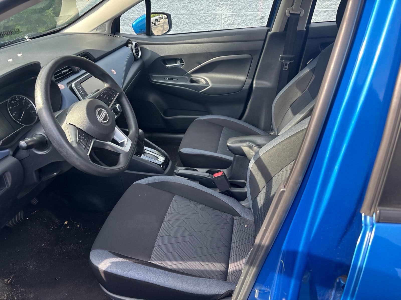 Used 2024 Nissan Versa SV FWD image 4