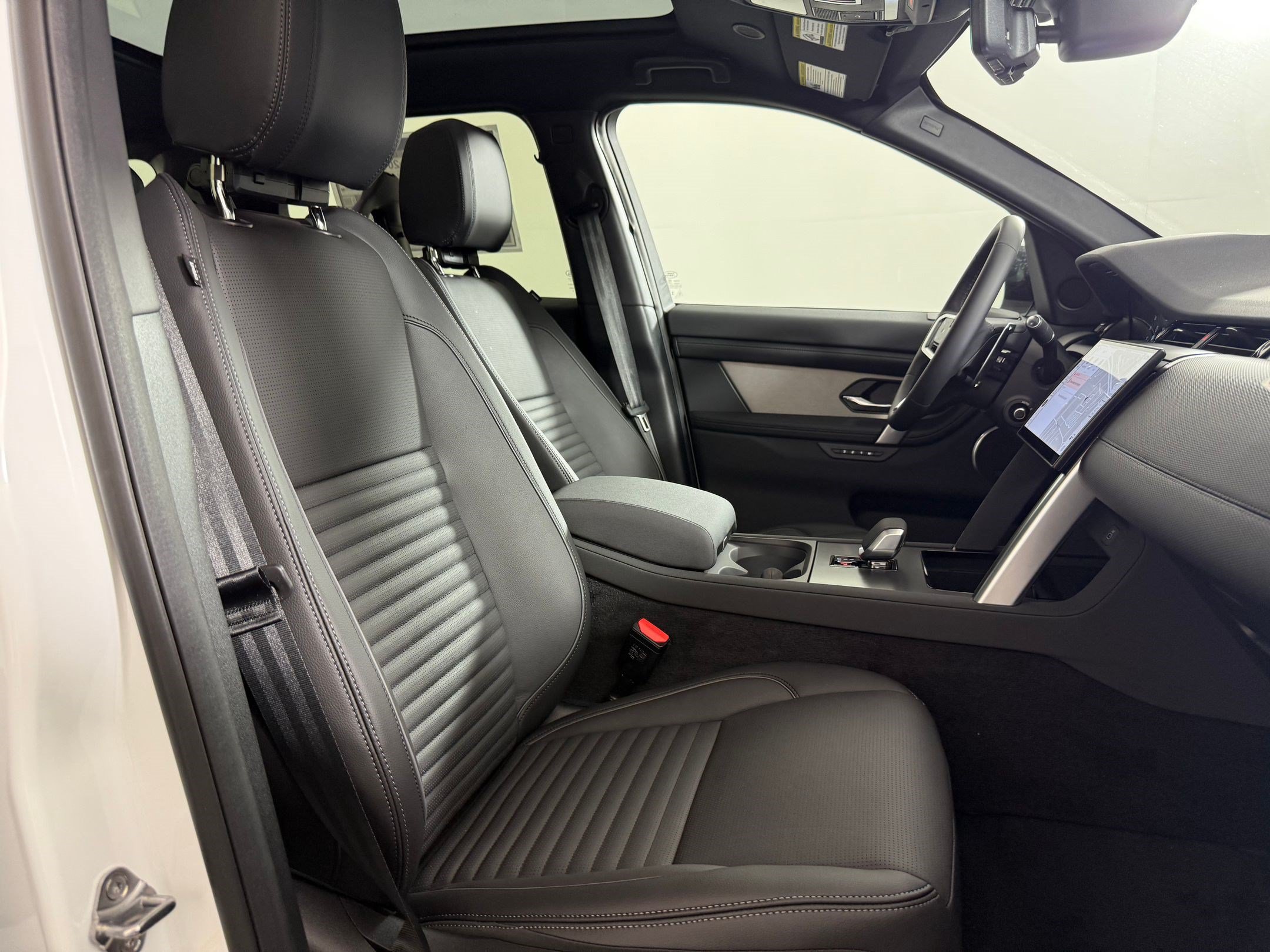 New 2026 Land Rover Discovery Sport Landmark AWD/4WD image 24