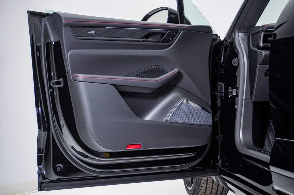 New 2026 Porsche Macan Turbo Electric image 25