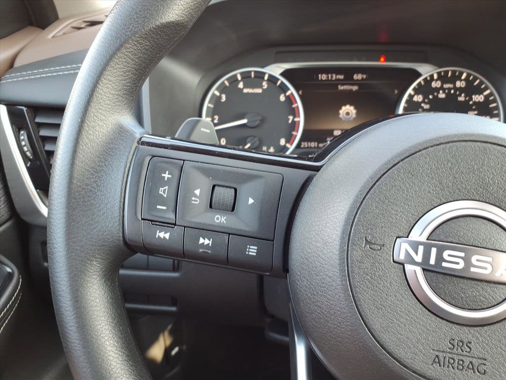 Used 2022 Nissan Rogue SV image 16