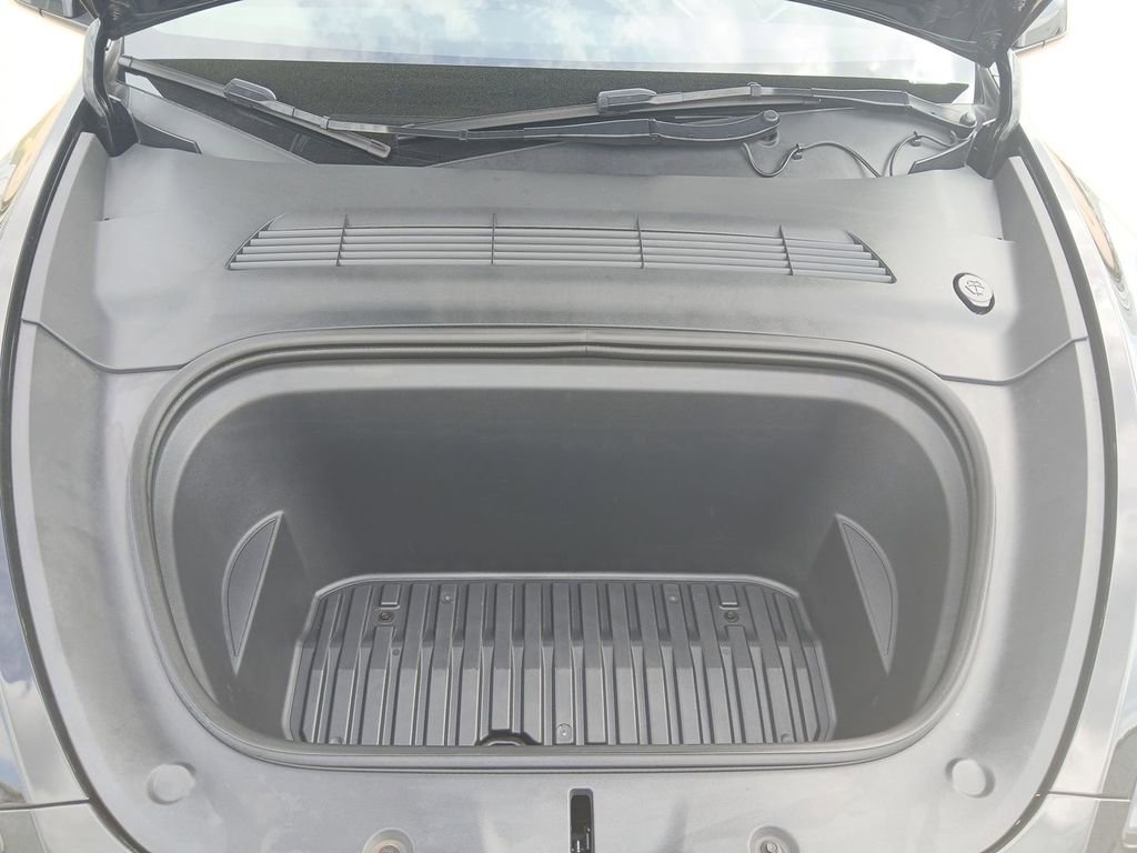 Used 2023 Tesla Model Y Long Range image 24