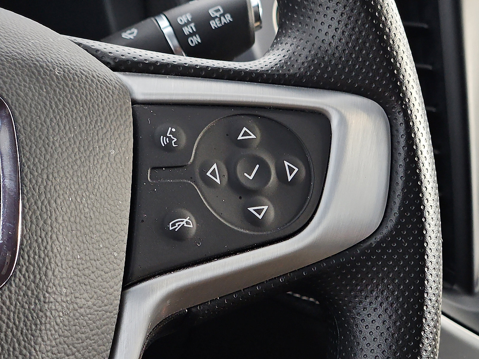 Certified 2023 GMC Acadia SLE image 21