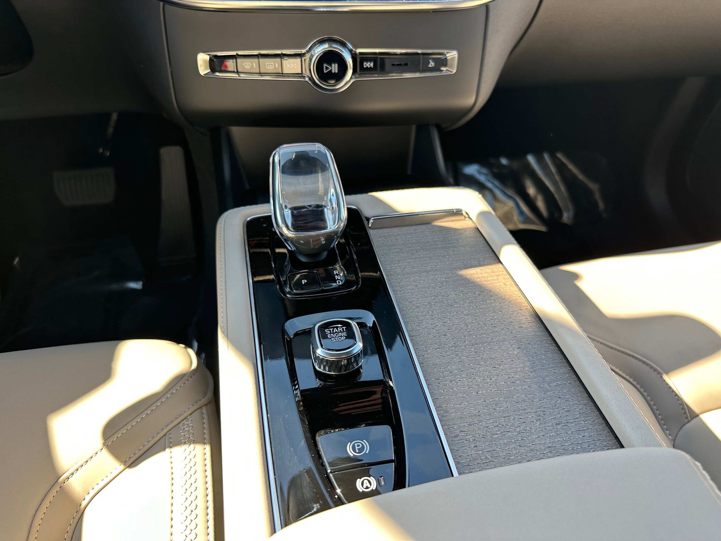 Used 2026 Volvo XC90 B6 Plus w/ Protection Package Premier AWD/4WD image 14