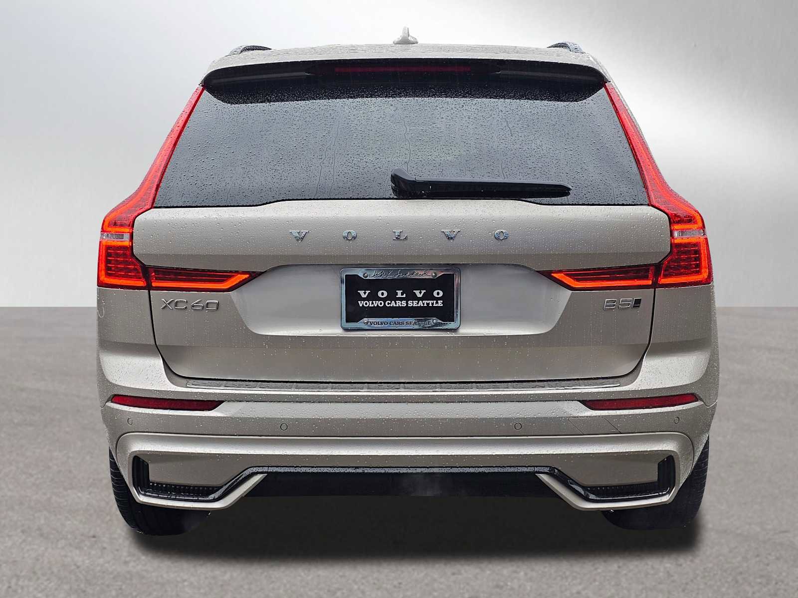 Certified 2025 Volvo XC60 B5 Core w/ Protection Package Premier image 4