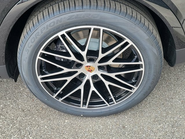 New 2026 Porsche Cayenne E-Hybrid AWD/4WD image 13