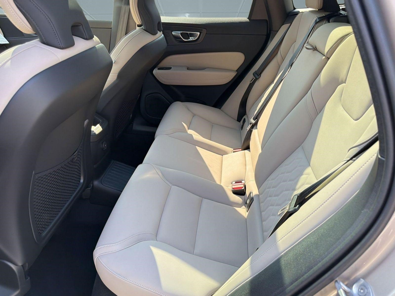 New 2026 Volvo XC60 T8 Plus w/ Climate Package AWD/4WD image 15