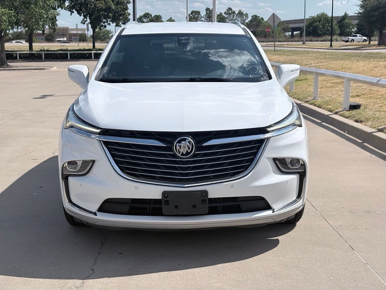 Used 2022 Buick Enclave Essence FWD image 2