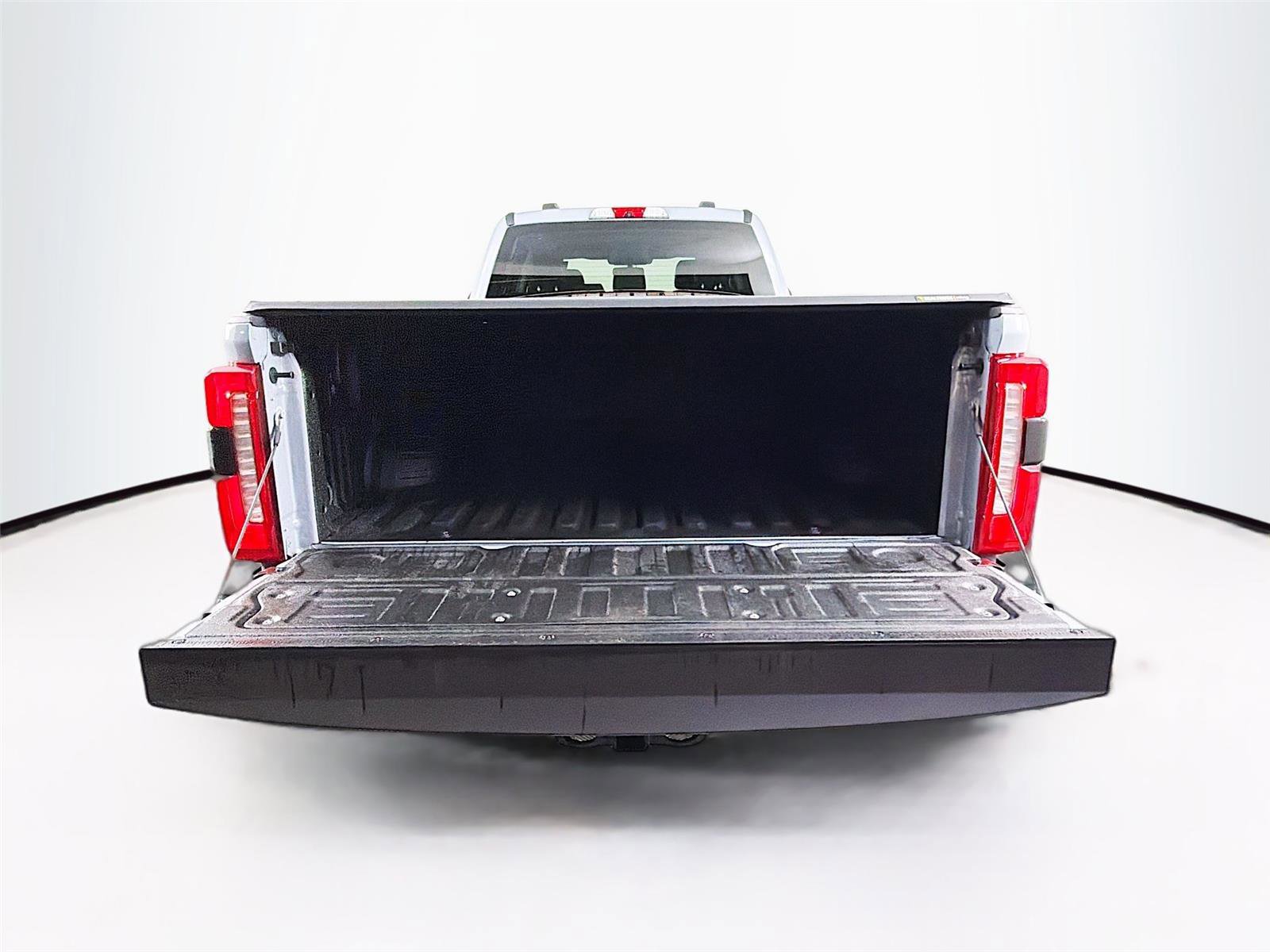 Used 2026 Ford F350 Lariat w/ Black Appearance Package image 27