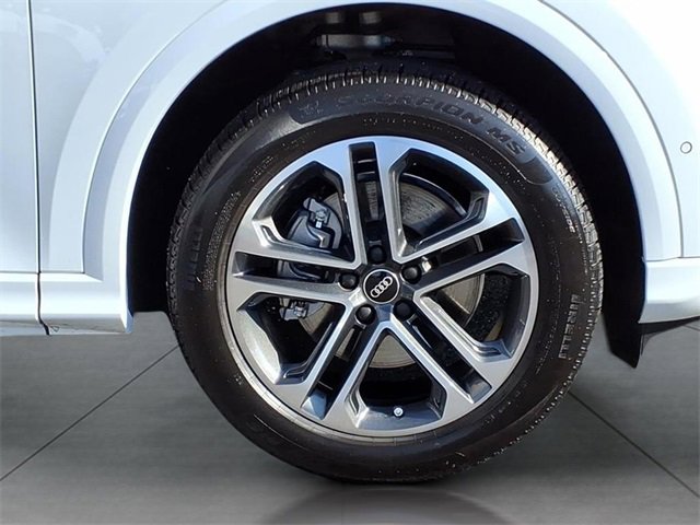 Used 2025 Audi Q5 2.0T Premium w/ Convenience Package image 5
