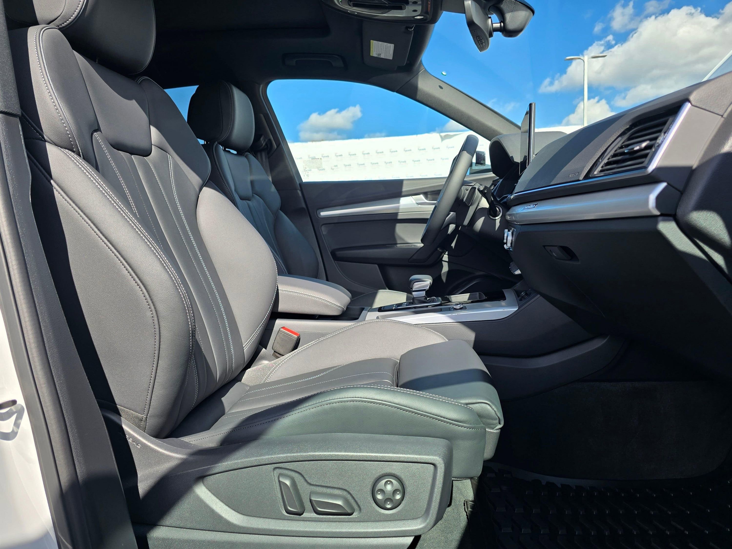 Certified 2025 Audi Q5 2.0T Premium w/ Convenience Plus Package image 29