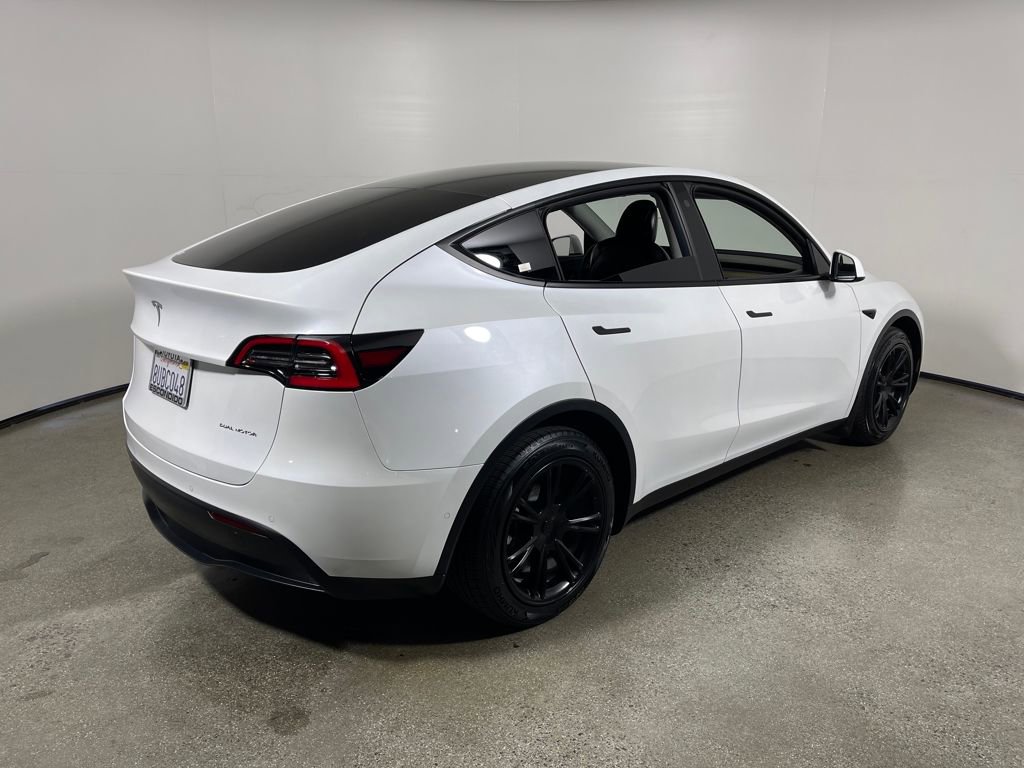 Used 2021 Tesla Model Y Long Range image 3