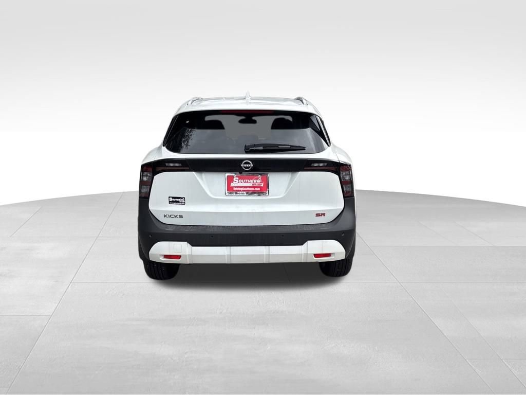 New 2025 Nissan Kicks SR FWD image 3