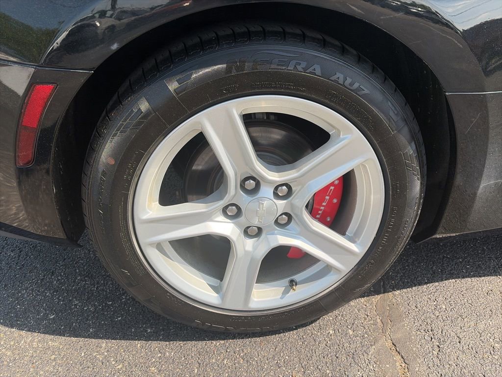 Used 2016 Chevrolet Camaro LT RWD image 10
