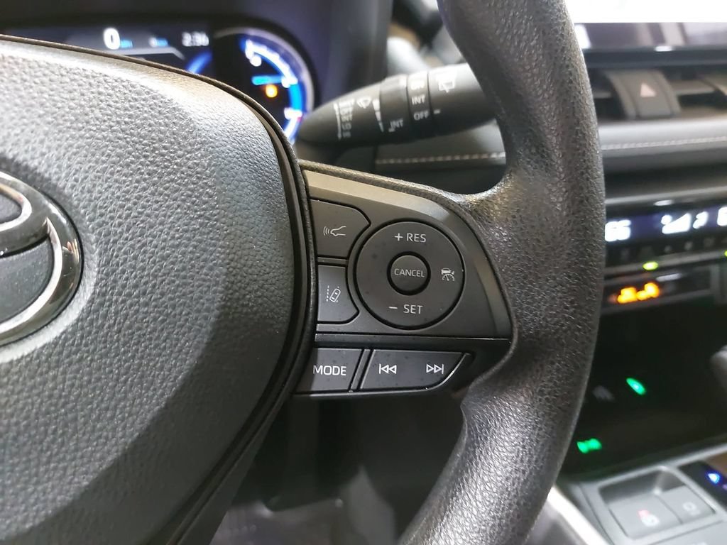 Used 2025 Toyota RAV4 XLE AWD/4WD image 18