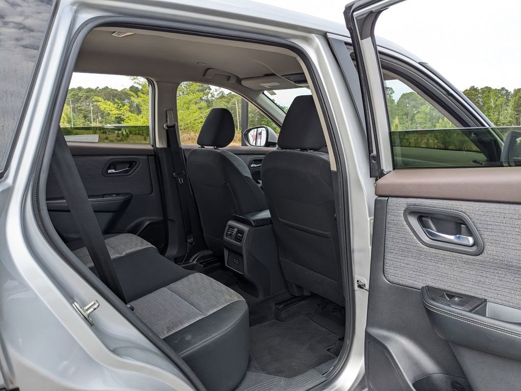 Used 2023 Nissan Rogue SV FWD image 44