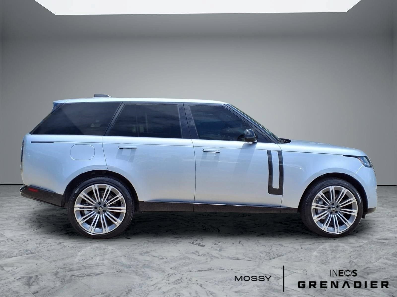 Used 2025 Land Rover Range Rover SE AWD/4WD image 8