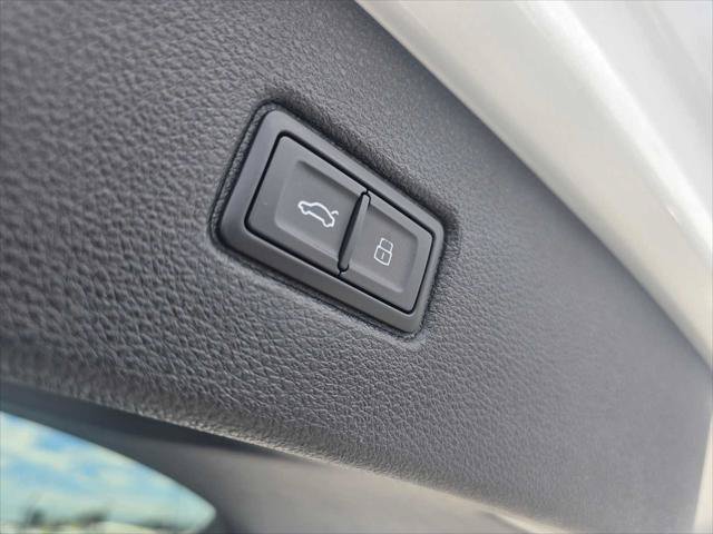Used 2023 Audi Q7 2.0T Premium w/ Towing Package AWD/4WD image 16