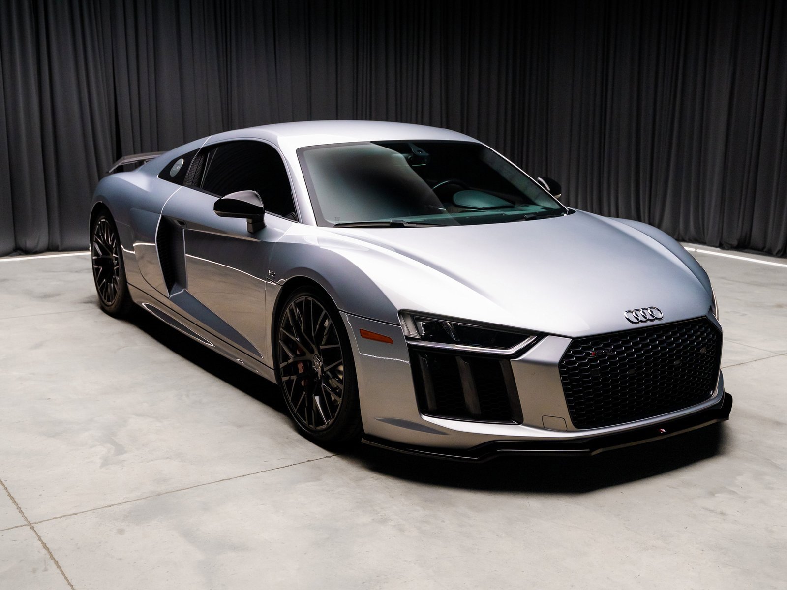 Used 2018 Audi R8 V10 w/ Premium Package image 14
