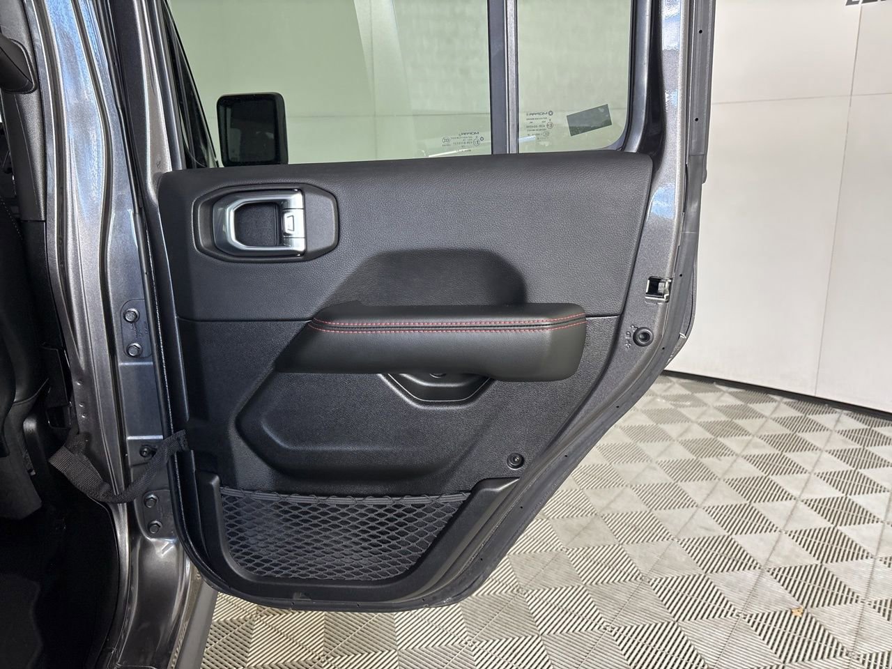 Used 2024 Jeep Gladiator Rubicon w/ Convenience Group AWD/4WD image 22