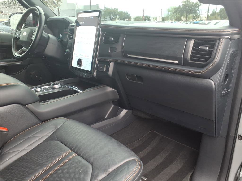 Used 2024 Ford Expedition Platinum image 9