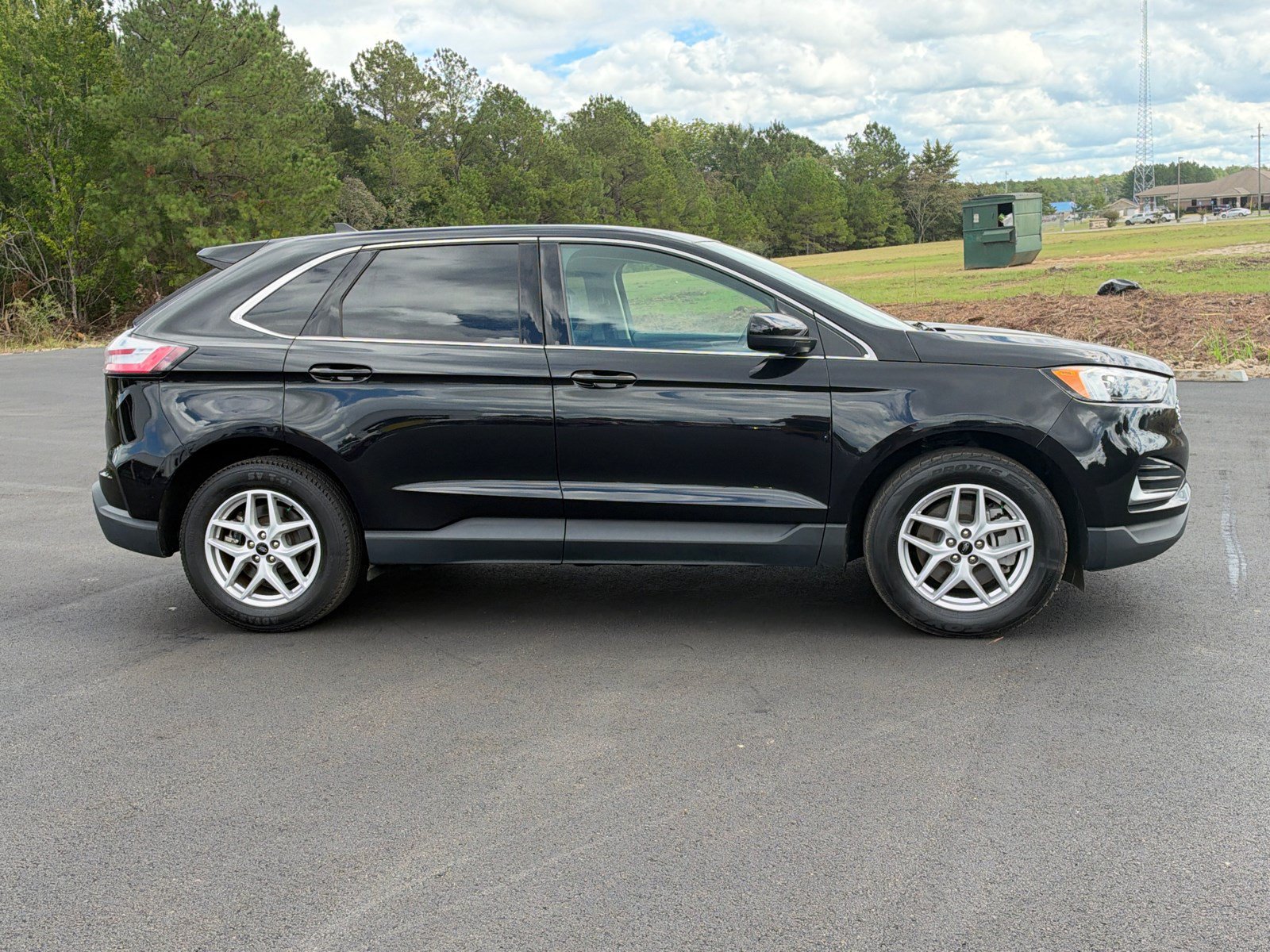 Used 2024 Ford Edge SEL AWD/4WD image 4