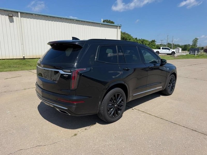Used 2021 Cadillac XT6 Sport w/ Platinum Package AWD/4WD image 3