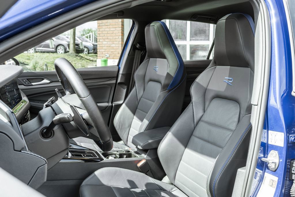 Used 2024 Volkswagen Golf R AWD/4WD image 7