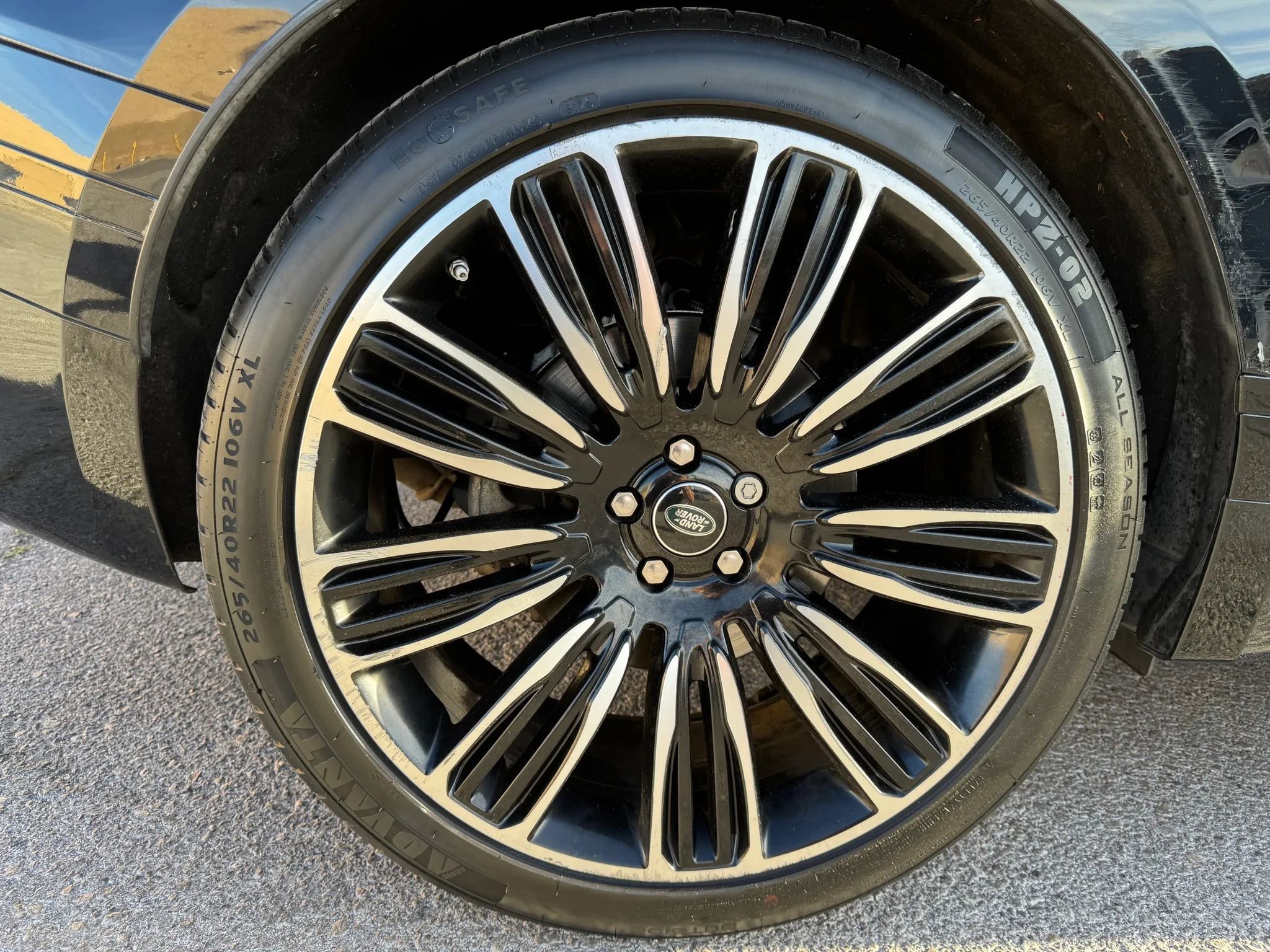 Used 2019 Land Rover Range Rover Velar R-Dynamic SE AWD/4WD image 9