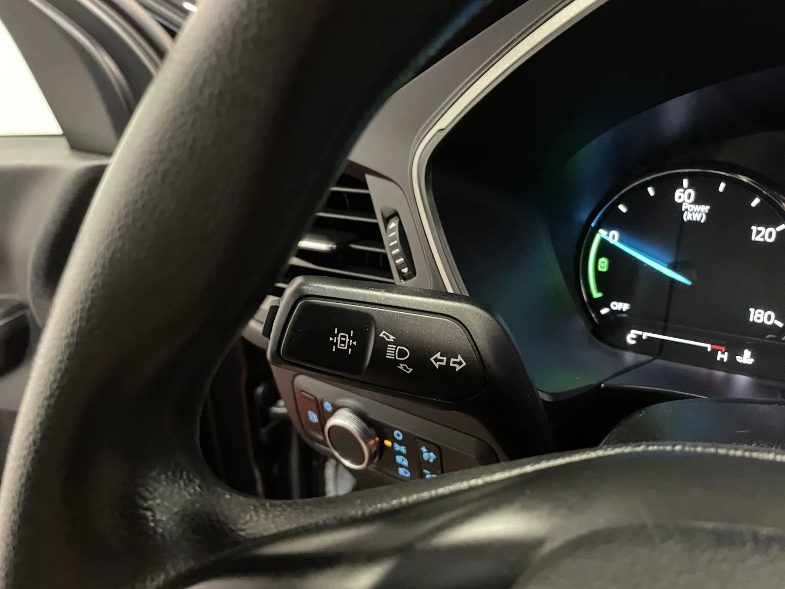 Used 2021 Ford Escape SE image 22