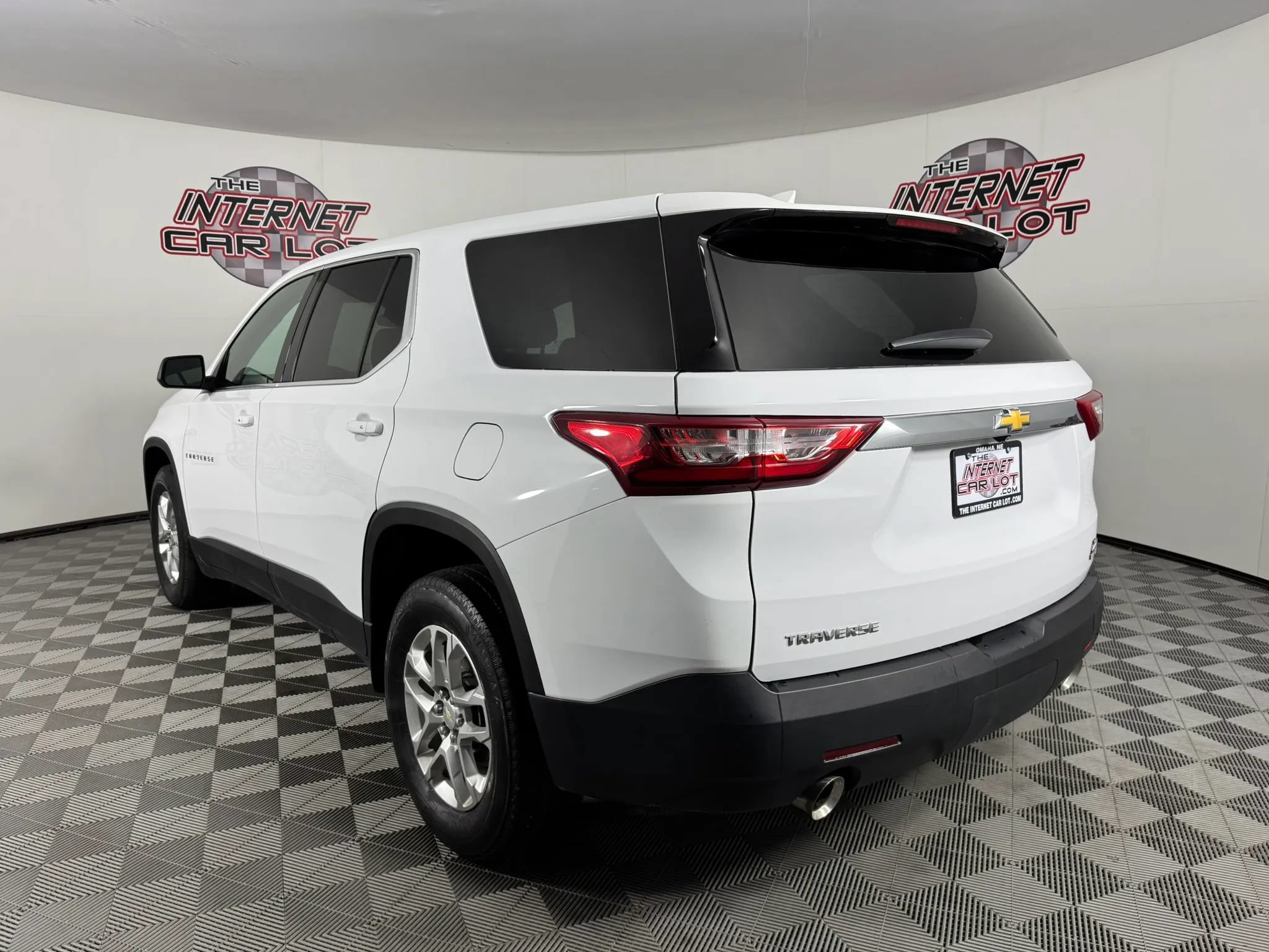 Used 2021 Chevrolet Traverse LS w/ LPO, Floor Liner Package FWD image 5