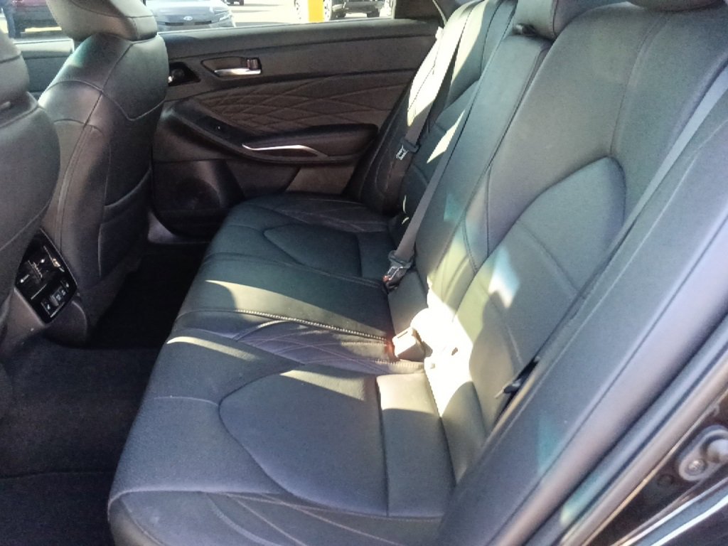 Used 2021 Toyota Avalon Limited image 28
