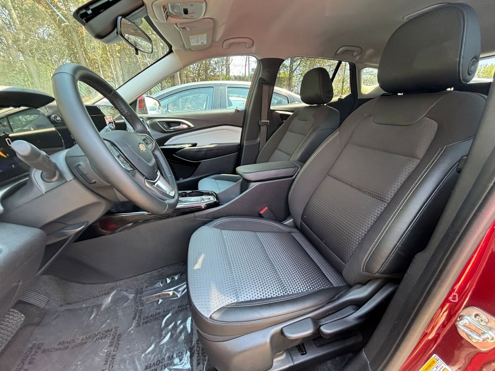 Used 2025 Chevrolet Trax LT w/ LT Convenience Package image 37