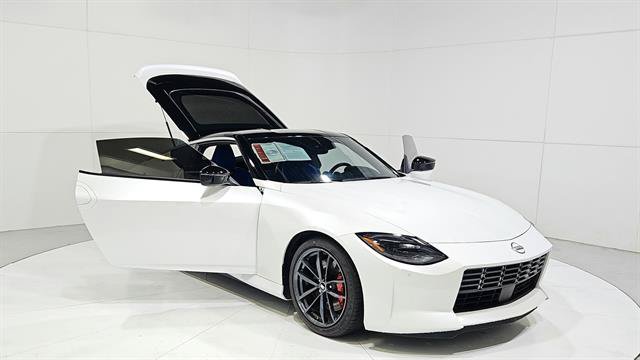 Certified 2024 Nissan Z Performance w/ Floor Mat Package RWD image 28
