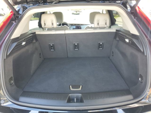Used 2022 Cadillac XT4 Luxury w/ Driver Awareness Package image 9