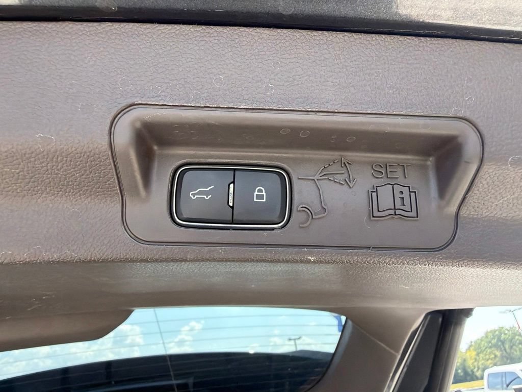 Used 2020 Ford Explorer Platinum w/ Premium Technology Package AWD/4WD image 42