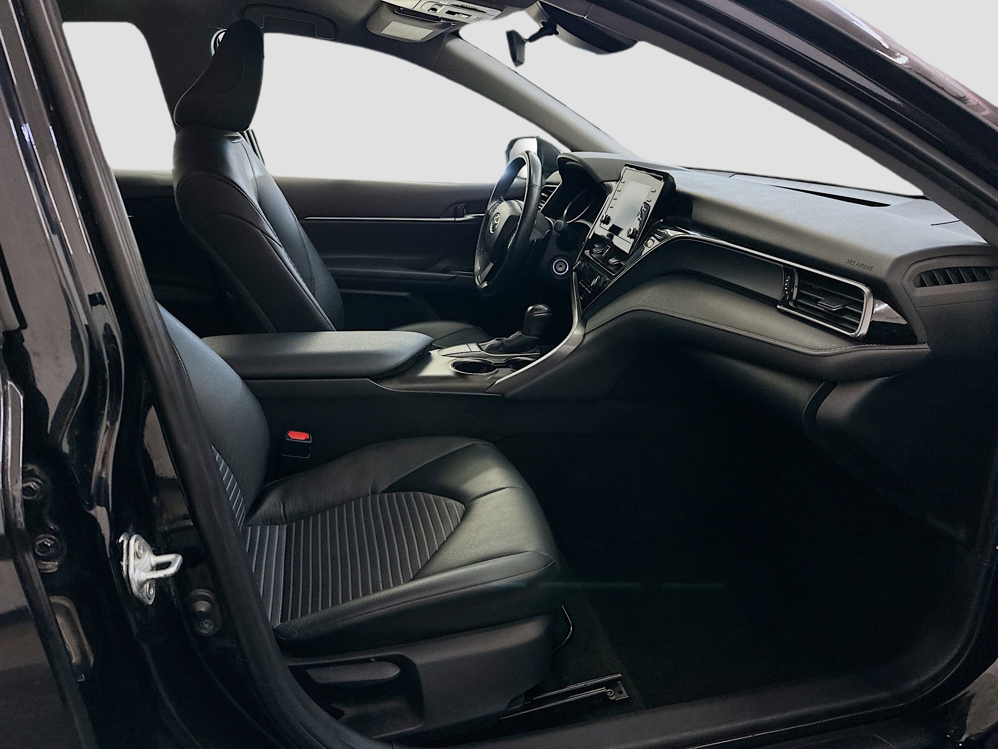 Used 2024 Toyota Camry SE image 32