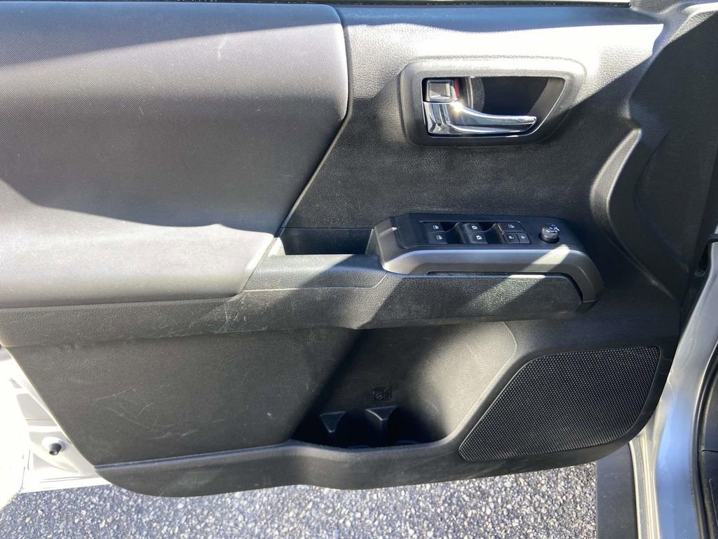 Used 2022 Toyota Tacoma TRD Sport w/ Technology Package image 12